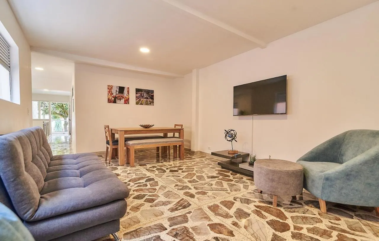 5Starhomes - Hermosa Casa Con Terraza En Laureles Medellín Colombia