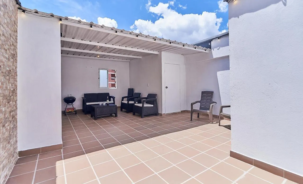 5Starhomes - Hermosa Casa Con Terraza En Laureles Medellín 0*,  Colombia