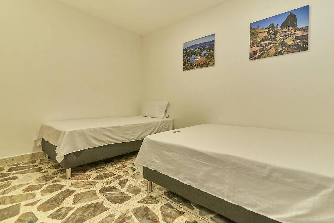 5Starhomes - Hermosa Casa Con Terraza En Laureles Медельин 0*,  Колумбия
